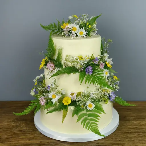  lovely wildflower wedding cake ideas